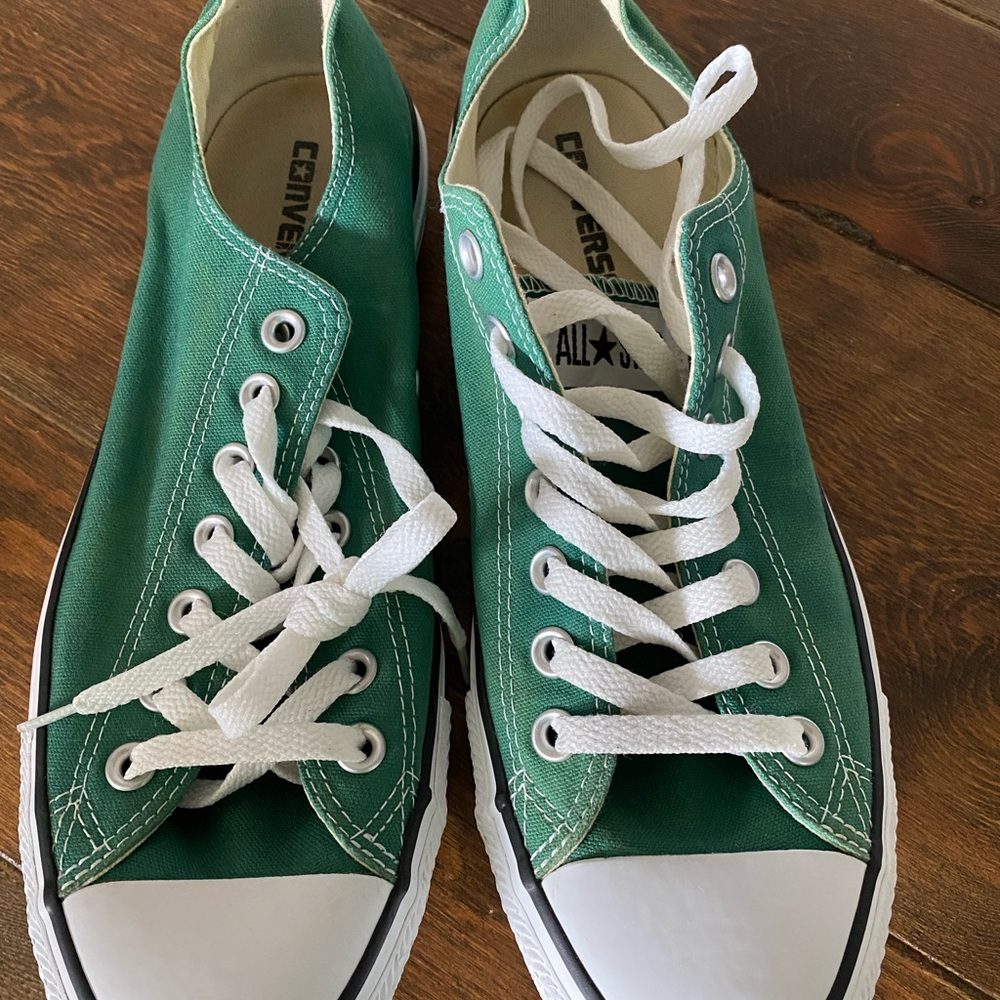 Green Converse size Mens 9 Women’s 11